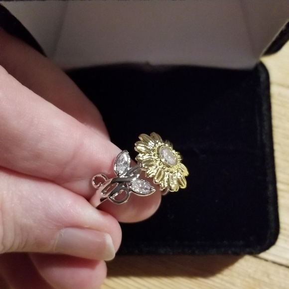 Sunflower Ring Exquisite Silver Crystal Sunflower Statement Ring - Picture 8 of 8